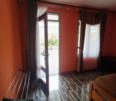 Bayan Casa | Dev Guesthouse and Restaurant