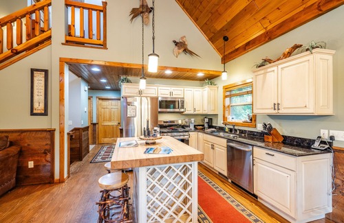 Baraboo Cabina | DEVILS LAKE ESCAPE -NEW OWNERS!! SLEEPS 12 -8 BEDS WALK TO THE PARK