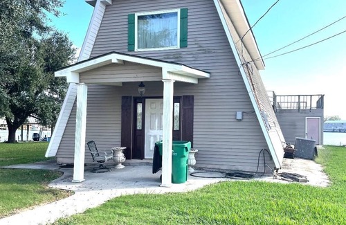 Barataria Casa | Devinely perfect 4-bedroom house with WiFi and AC. 100 yards from Joe's Landing