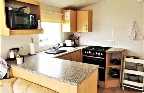 Barnstaple Casa | Devon Barnstaple Self Catering Tarka Holiday Park Free Wi-Fi Spacious Static Caravan sleeps 4 Pets allowed location Devon EX31 4AU Just 6 miles from Saunton Sands Please note no sign written vehicles are allowed to park on the holiday park overnight