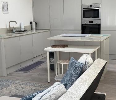 Preston Apartamento | Devonshire - 1 Bedroom Apartment with Full Amenities