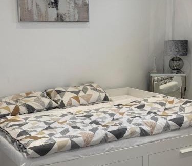 Preston Apartamento | Devonshire - 1 Bedroom Apartment with Full Amenities