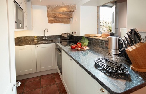 Beeley Apartamento | Devonshire Cottage is a luxurious sandstone cottage on the Chatsworth Estate