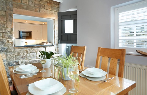 Beeley Apartamento | Devonshire Cottage is a luxurious sandstone cottage on the Chatsworth Estate