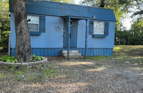Spiro Cabina | Dew's Cabin is just 10 minutes from Fort Smith, Arkansas.