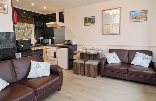 Watermouth Cabaña | DEXTER'S LODGE, pet friendly, country holiday cottage in Ilfracombe
