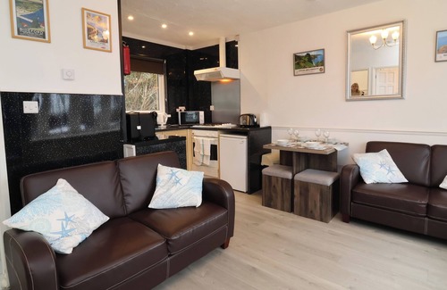 Watermouth Cabaña | DEXTER'S LODGE, pet friendly, country holiday cottage in Ilfracombe