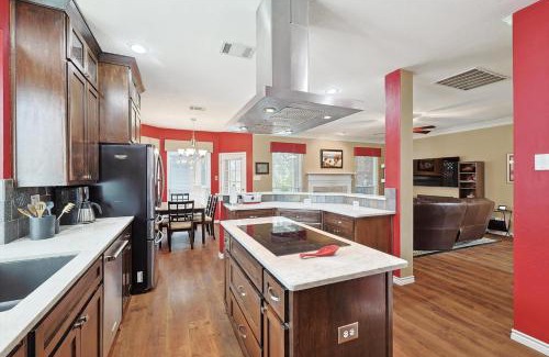 Flower Mound Casa | DFW Getaway - 4 Bedrooms Pool Oasis Media Room