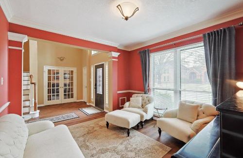 Flower Mound Casa | DFW Getaway - 4 Bedrooms Pool Oasis Media Room