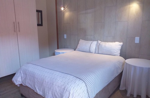 Emalahleni Casa | DH Guest House