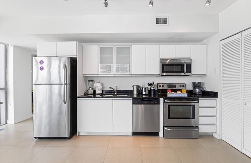 North Beach Apartamento | Dharma Home Suites Miami at Monte Carlo