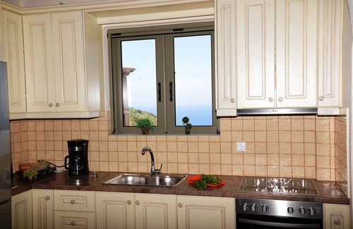 Livadi Casa | DIO PENSIONES VILLA Maleas 2 B / R con jardín privado y PISCINA