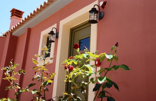 Livadi Casa | DIO PENSIONES VILLA Maleas 2 B / R con jardín privado y PISCINA