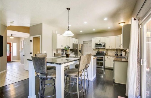 Commerce City Casa | DIA/Airport retreat I 20 mins to Downtown Denver