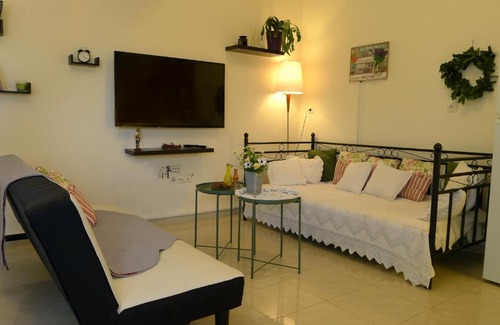Kounoupidiana Apartamento | Diamant's Place with Treehouse Garden