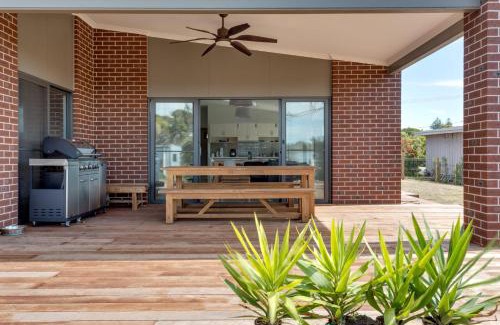Sorrento Casa | Diamond Bay Beach House: brand new