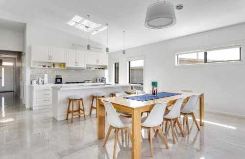 Sorrento Casa | Diamond Bay Beach House: brand new