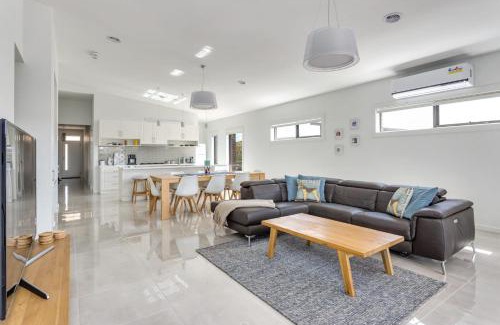 Sorrento Casa | Diamond Bay Beach House: brand new