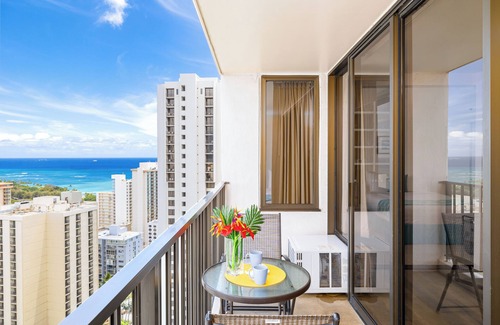 Waikiki Apartamento | Diamond Head and Partial Ocean views with 2 Beds and Parking