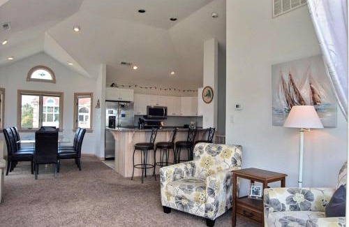 Monteray Shores Casa | Diamond in the Ruff MS7
