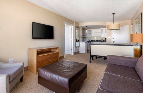 Northeast Virginia Beach Villa | Diamond Resorts Ocean Beach Club - 2 BDR Suite - City View