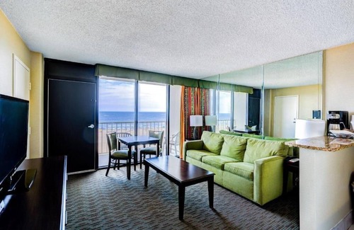 Northeast Virginia Beach Villa | Diamond Resorts Beach Quarters Resort - 1 Bed Accessible No Roll-in Shower