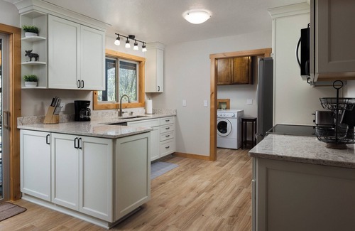 Southwest Bend Casa | Diamond Retreat in Bend – 2 BDR in Quiet Neighborhood, Close to Downtown!
