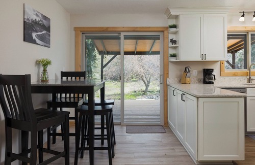 Southwest Bend Casa | Diamond Retreat in Bend – 2 BDR in Quiet Neighborhood, Close to Downtown!
