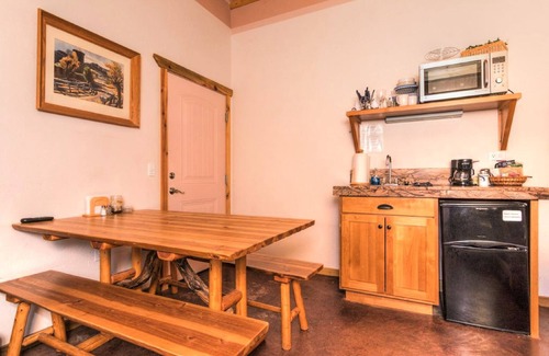 La Pine Cabina | DiamondStone Lodge 5 BR Vacation Rental, great for small groups