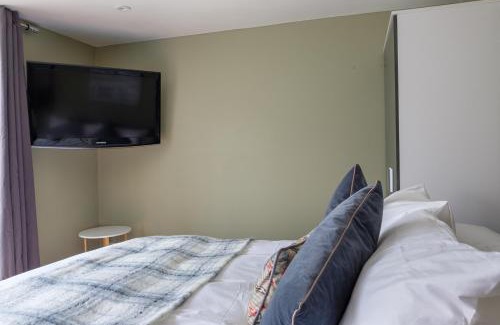 Crawley Casa | Dickens Suite- Cozy Suite 15min close to Gatwick
