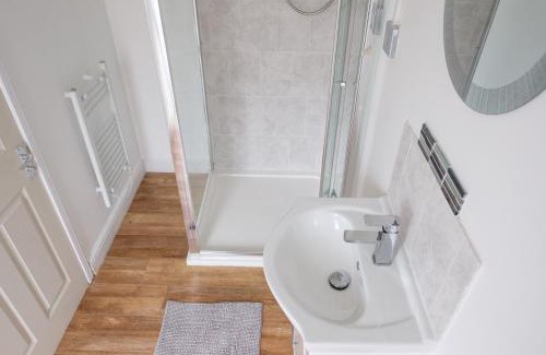 Crawley Casa | Dickens Suite- Cozy Suite 15min close to Gatwick