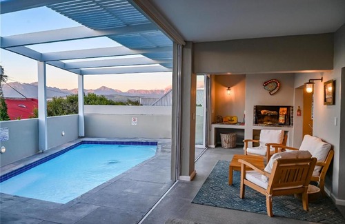 Gordons Bay Central Casa | Die Badhuis, for Fabulous living! Sleeps 4, Private pool