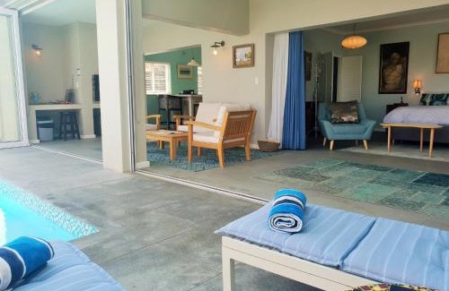 Gordons Bay Central Casa | Die Badhuis, for Fabulous living! Sleeps 4, Private pool