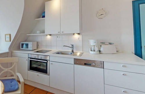 Nebel Apartamento | Die Wohnung Verfügt Über 1 Wohnraum mit Wlan, Sat-tv, Offenem Kamin und Offener Küche, 1 Schlafzimmer, 1 Badezimmer mit Dusche und WC; Garten zur Gemeinschaftsnutzung mit Terrassenmöbeln und Strandkörben