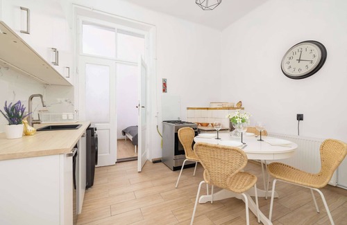 Stradom Apartamento | Dietla 48 | Krakow | Family Apartment | Desk | City Center