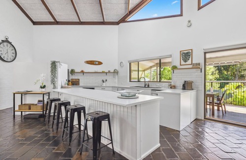 Coffs Harbour Casa | Diggers Beach Surf House, Pool, Pet Friendly