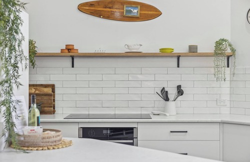 Coffs Harbour Casa | Diggers Beach Surf House, Pool, Pet Friendly