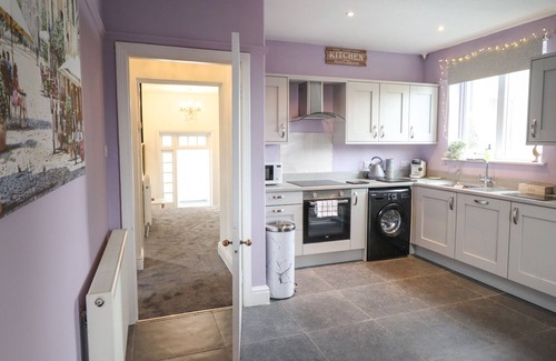 Llandudno Junction Cabaña | DILKUSHA, family friendly, with a garden in Llandudno Junction