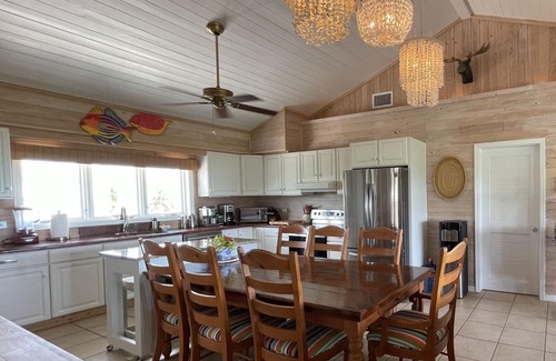 Jimmy Hill Casa | Dillycrab Beach House: SECRETADO Oasis tropical / PISCINA / 3km PLAYA / MESA DE PISCINA / 3 KAYAkS