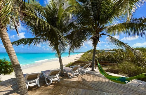 Jimmy Hill Casa | Dillycrab Beach House: SECRETADO Oasis tropical / PISCINA / 3km PLAYA / MESA DE PISCINA / 3 KAYAkS