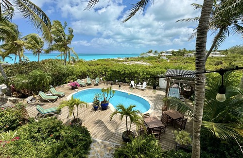 Jimmy Hill Casa | Dillycrab Beach House: SECRETADO Oasis tropical / PISCINA / 3km PLAYA / MESA DE PISCINA / 3 KAYAkS
