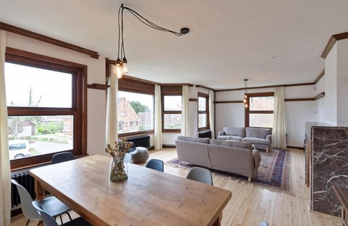 Witte Burg Casa | Dima Gbeniet