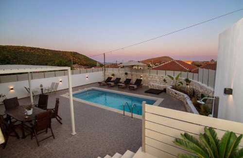 Koiliomenos Casa | Dimitra's House with Private Pool