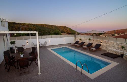 Koiliomenos Casa | Dimitra's House with Private Pool