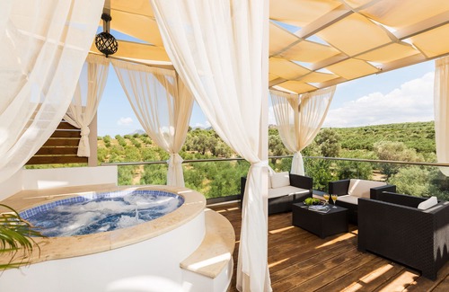 Roumeli Villa | Villa Dimtrios, lujo! Con jacuzzi, piscina privada, gimnasio, ping pong y parque infantil.