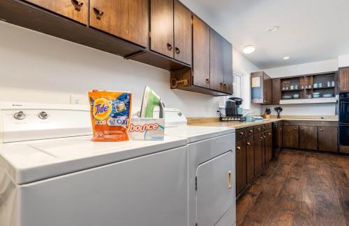 Sandy Casa | Dimple Dell Whole Mountain Setting, Near Trails!
