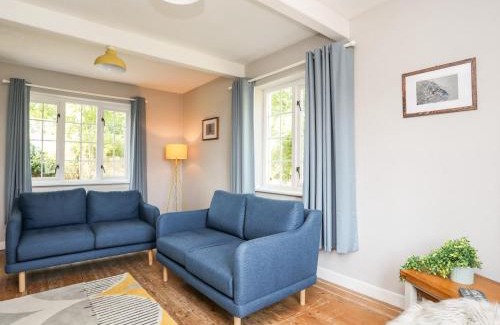 Llangaffo Casa | Dinam Lodge