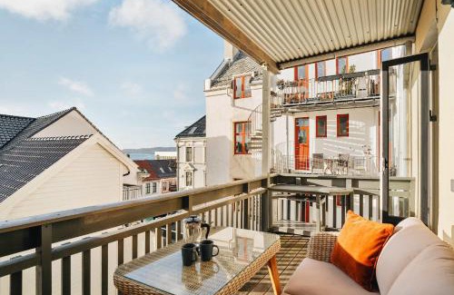 Bergenhus Apartamento | DINBNB Apartments l Balcony & Sea Views l 800 m to Bryggen
