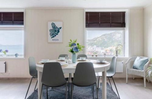 Bergenhus Apartamento | DINBNB Apartments l Sea View I Balcony I Fireplace I Near Bryggen