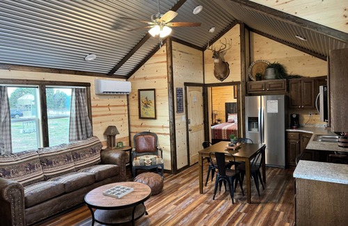 Glen Rose Cabina | Dinosaur Valley RV Park Cabin 7